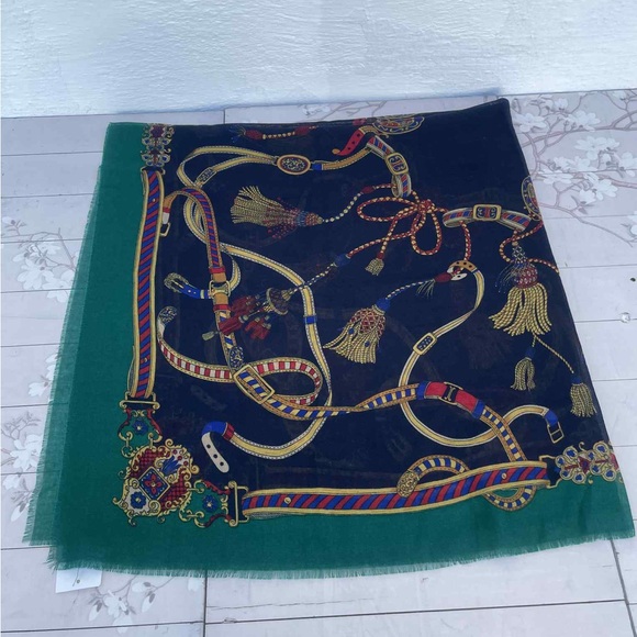 Accessories - Elegant Green and Gold Scarf